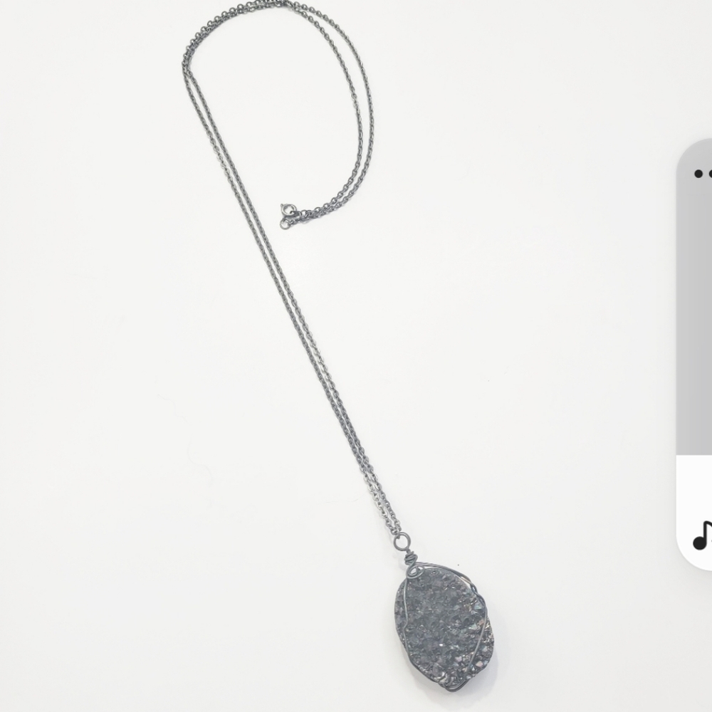 ARTISAN LONG GUN METAL SILVER NECKLACE